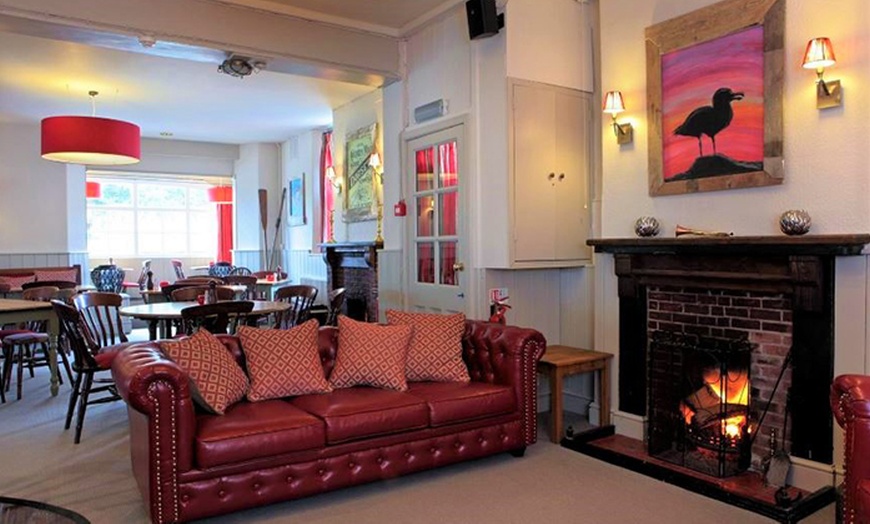 Image 2: Dorset: 1 or 2-Night Stay w/ Breakfast and Optional Main-course Dinner