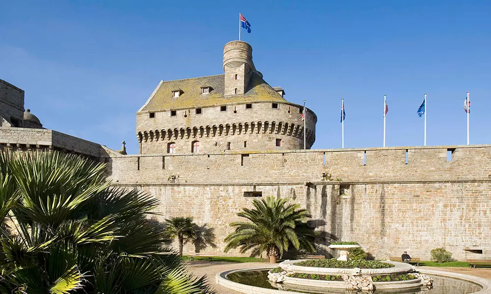Saint-Malo : chambre double, petit-déjeuner et champagne en option