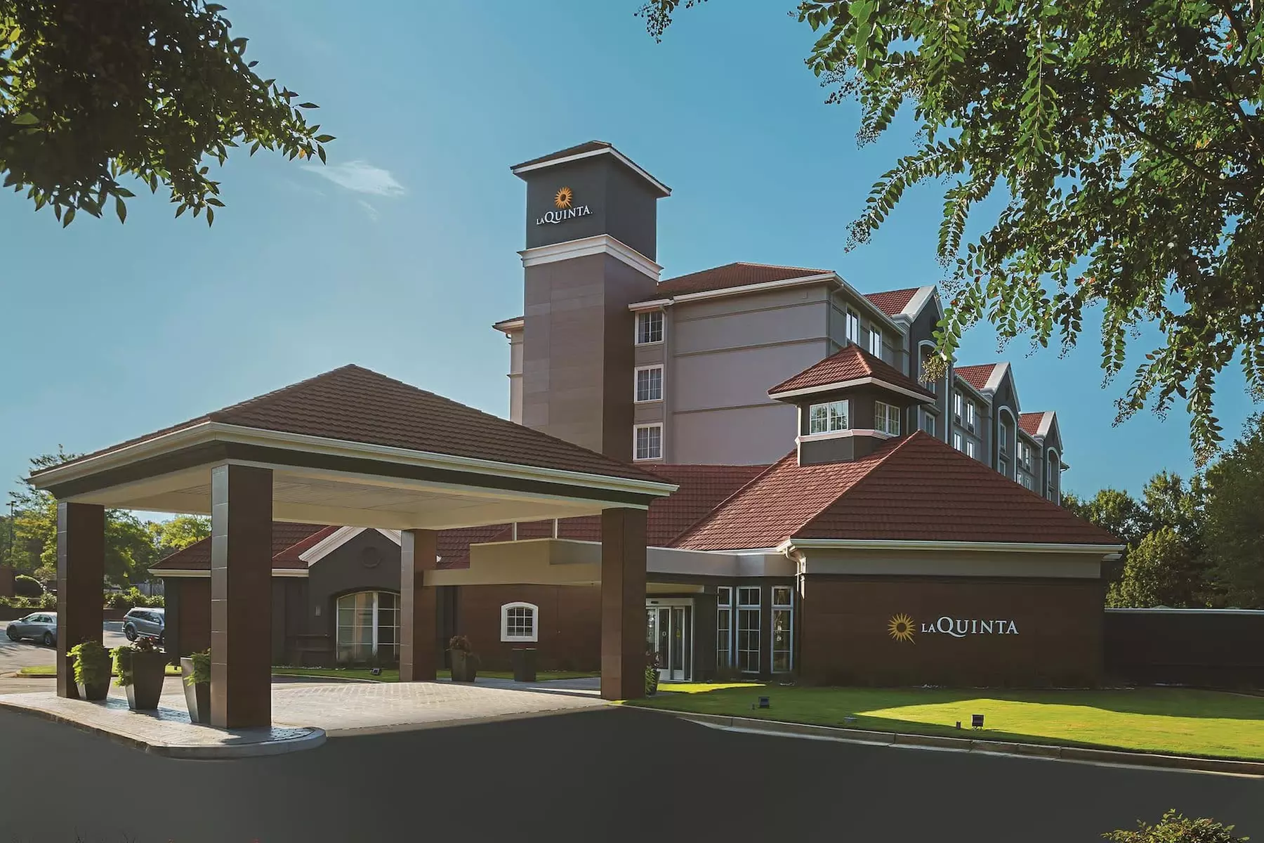Enjoy your stay at the stylish La Quinta Inn & Suites Hotel in Alpharetta, GA. Book now for a memorable experience! - Primary Image