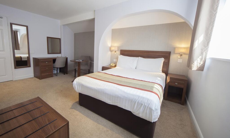 Image 17: Bicester Village: Double Room for Two with Breakfast