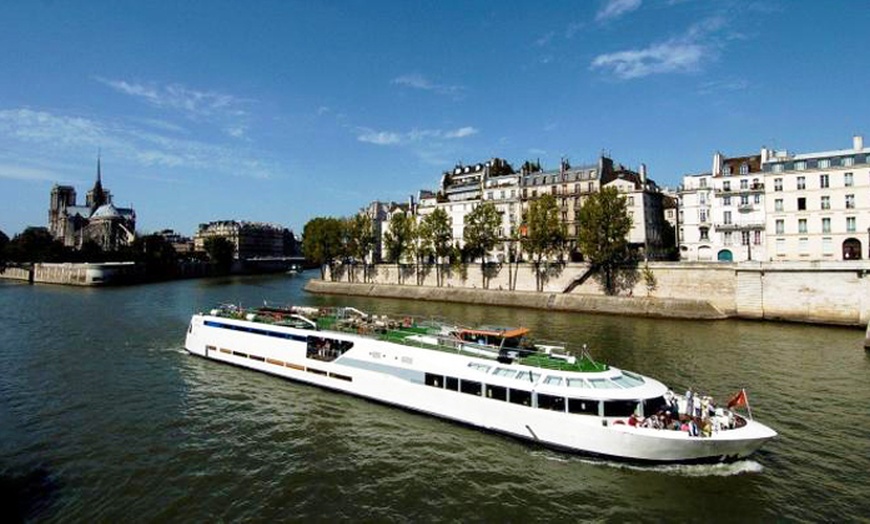 Image 5: Gagnez un séjour avec dîner pour 2 sur le VIP Paris Yacht Hotel