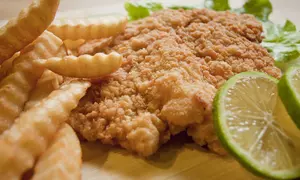 Schnitzel Wiener Art mit Pommes und Beilagensalat für 1, 2 oder 4 Personen (bis zu42% sparen)