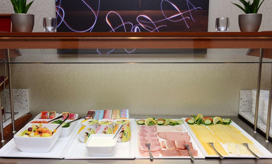 Image 13: Zeeland: Comfort Twin kamer met ontbijt of all-inclusive