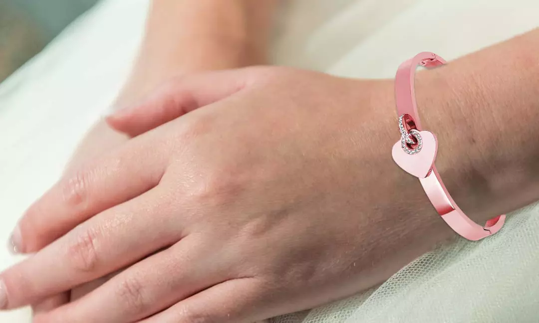 Bracelets ornés de cristaux de Swarovski® avec breloques Eira Wen®