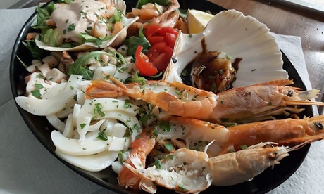 Menu di terra o di mare con dolce e vino per 2 persone al ristorante La Corte Di Desi (sconto fino a 60%)