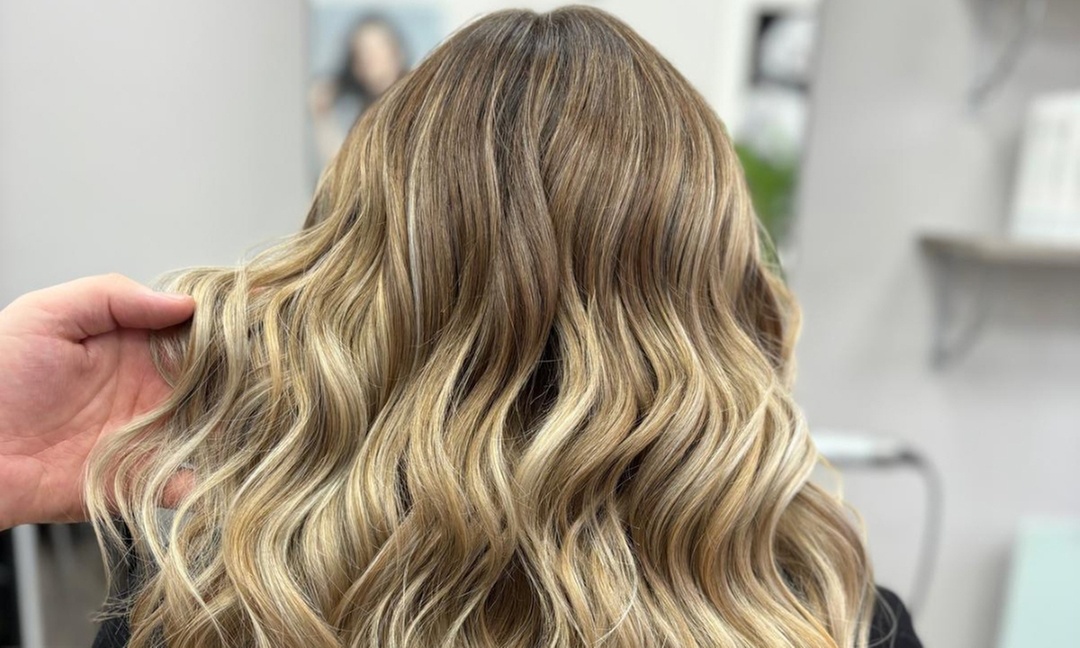 Up to 45% Off on Hair Colour / Highlights at Fine To Fabulous