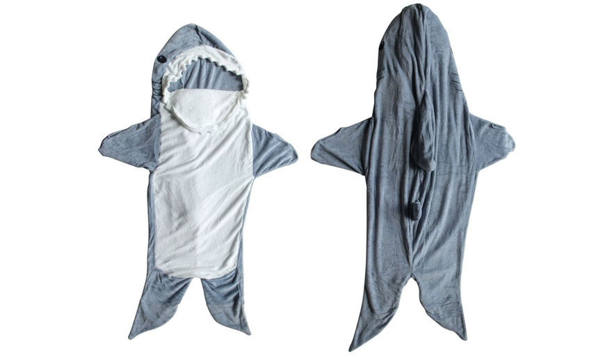 Image 10: Shark Design Polyester Blanket