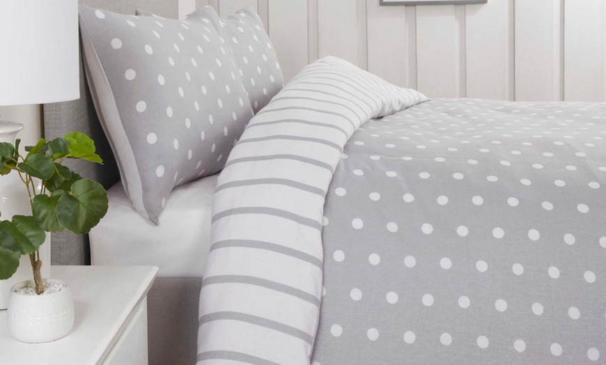 Image 1: Spots and Stripes Reversible Easy Care Duvet Set