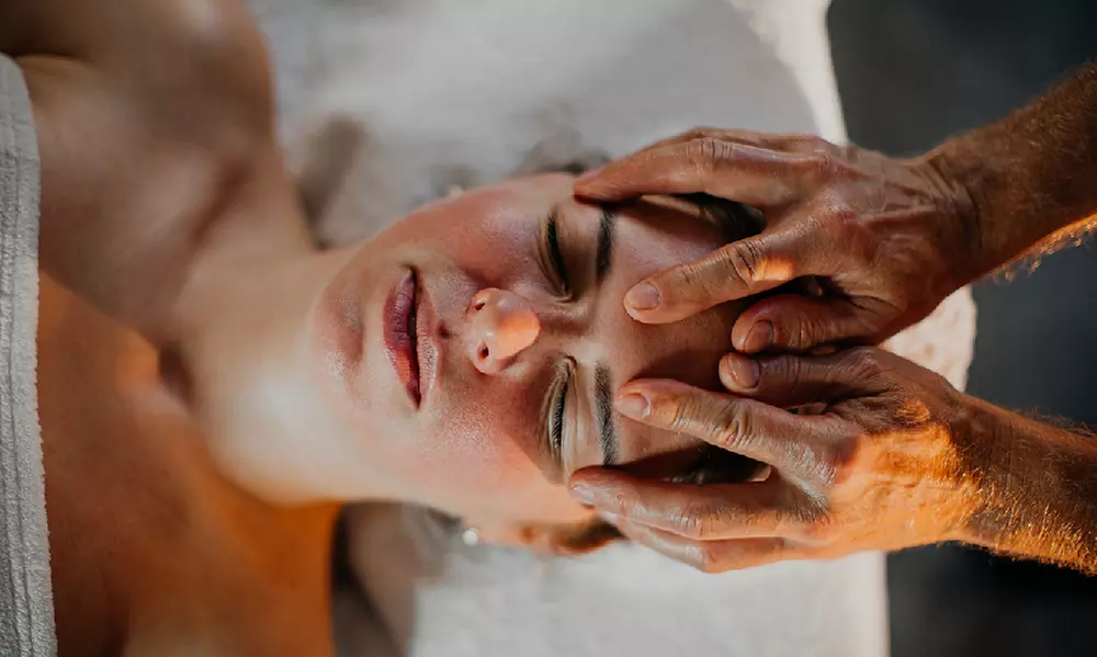 Zrelaksuj się przy masażu hiszpańskim lub masażu bambusami