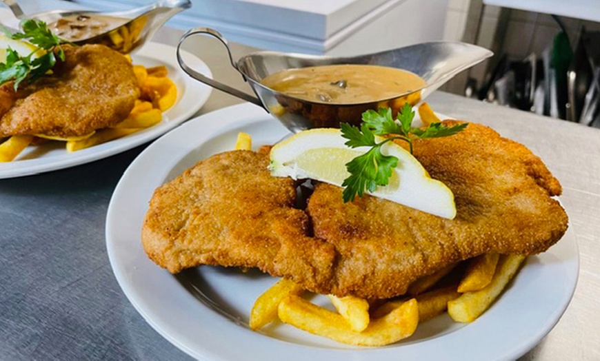 Image 1: 3-Gänge Schnitzel-Menü für bis zu 4 Personen
