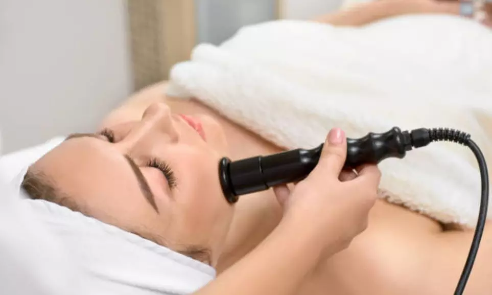 Radiofrecuencia Indiba con tratamiento facial reafirmante