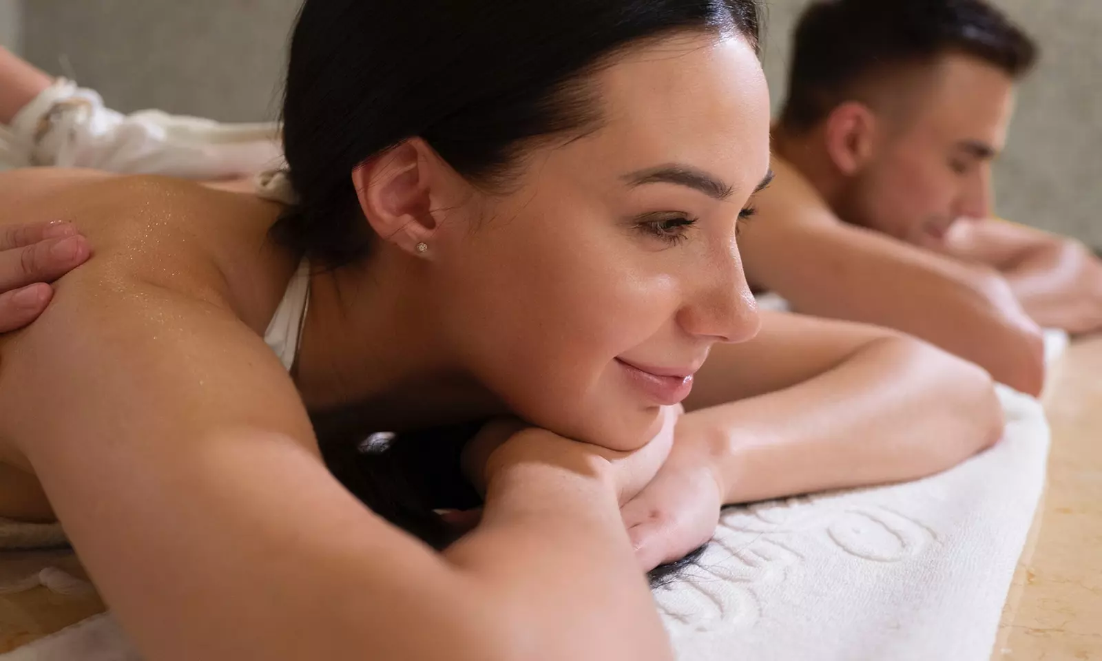 Masaje relajante y descontracturante con CBD en The Look Madrid - Primary Image