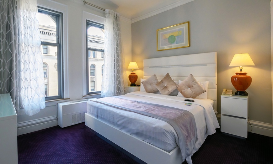 Image 9: 19th-Century Hotel in Downtown Chicago