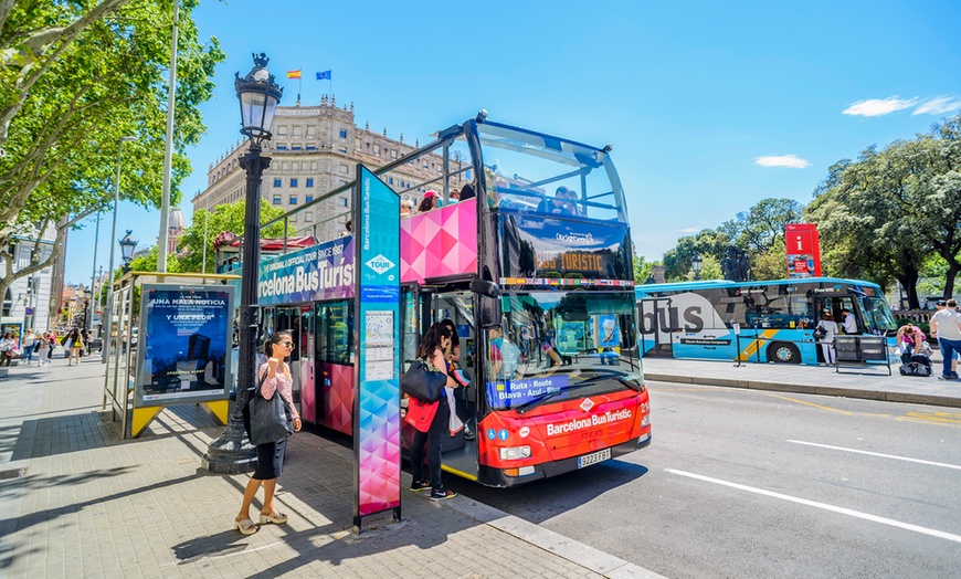 Image 1: Barcelona a tu manera: ticket de 24 o 48 h para autobús turístico