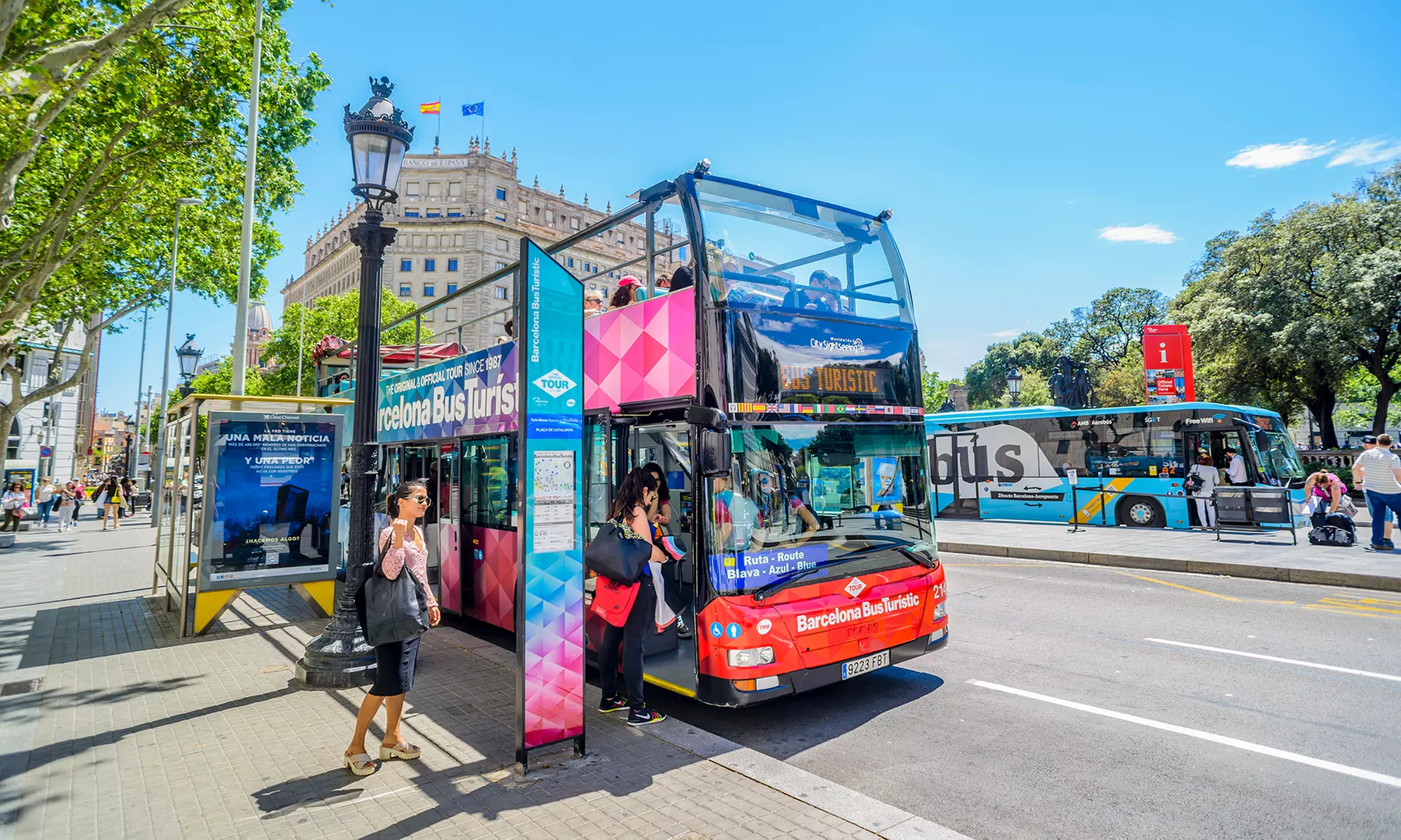 ¡Descubre Barcelona a tu ritmo! Ticket hop-on hop-off de 24 o 48 h para ruta en bus turístico con vistas panorámicas - Primary Image