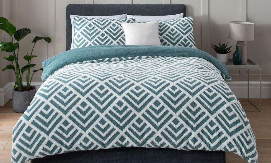 Image 15: Smart Living Premium Geo Jacquard Fleece Duvet Set