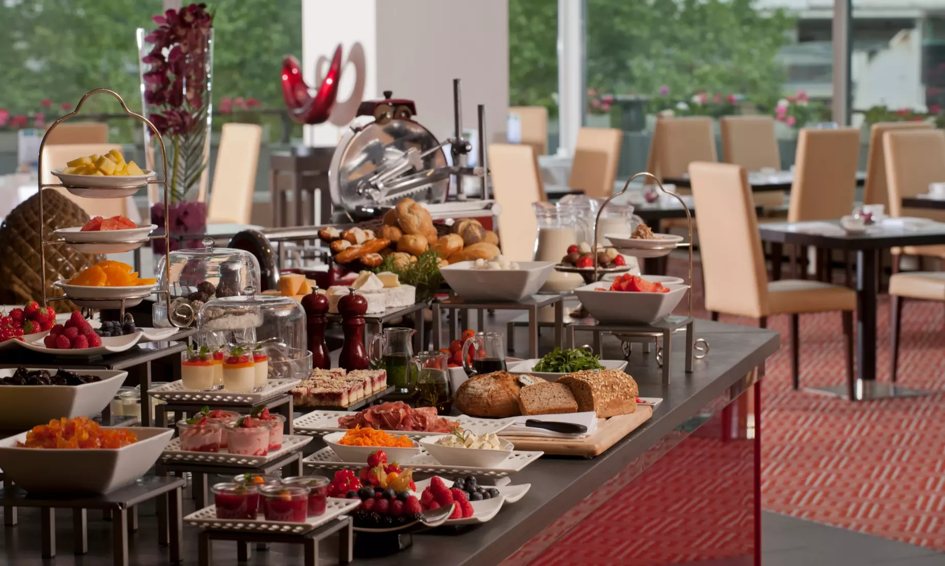 Frühstücks-Buffet mit Live-Cooking-Station. Getränken und Sekt für bis zu 4 Personen (bis zu 45% sparen) - Primary Image