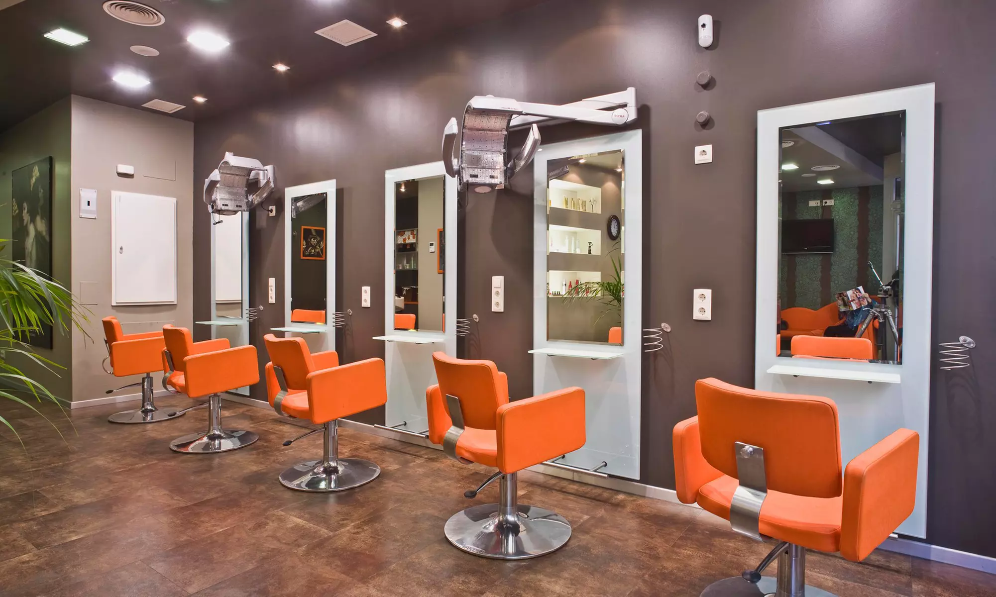 Sesión de peluquería con corte, tinte, mechas o balayage y peinado