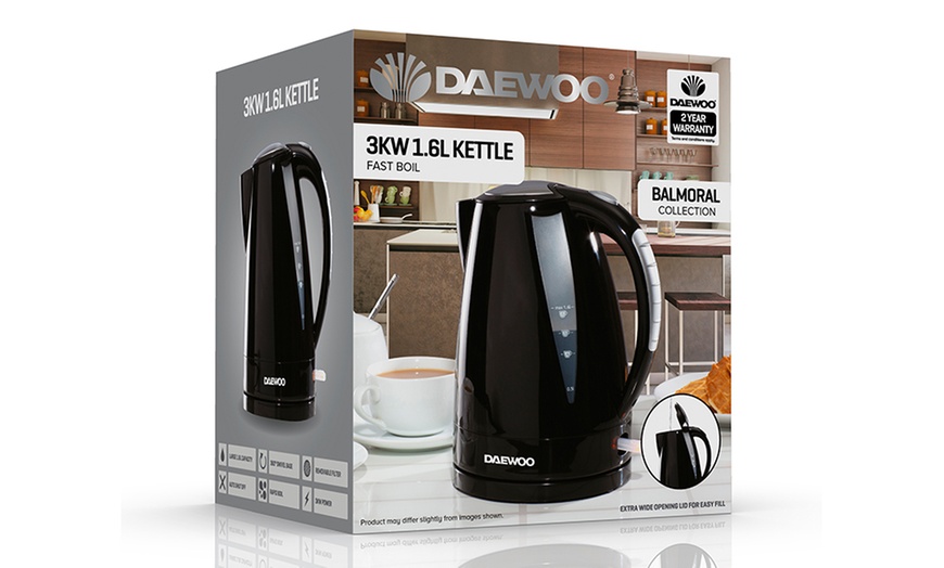 Image 5: Daewoo Kettle and Toaster Set