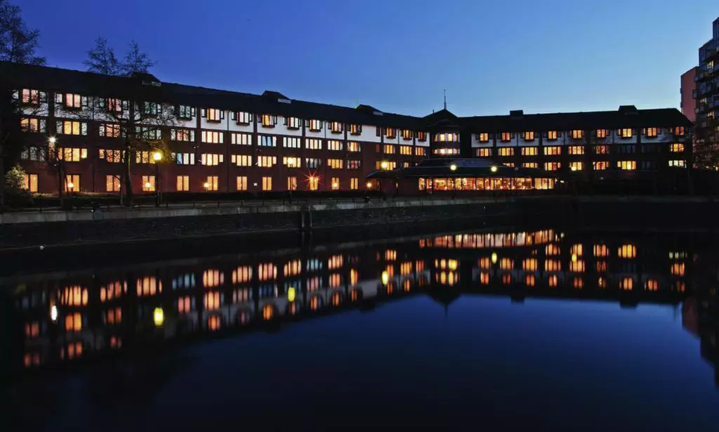 Manchester: 4* Club Room Stay with Breakfast & 20% off Food & Beverage