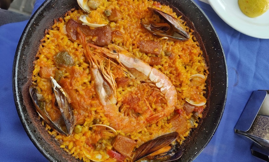 Image 5: Menú de mariscada o parrillada de carne con entrante, bebida y café