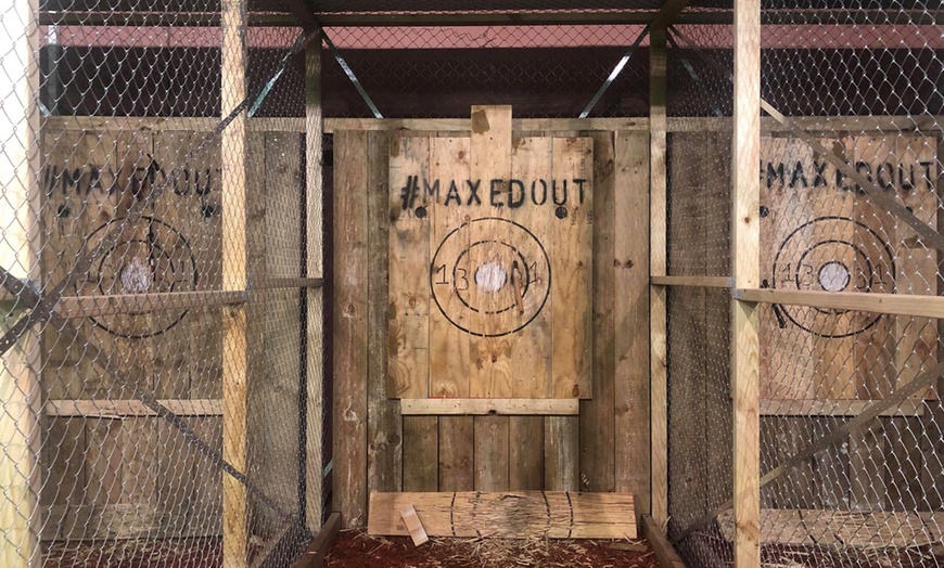 Image 2: 90-Min Axe Throwing Session