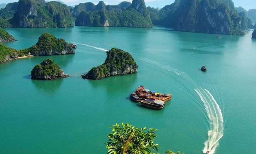 Image 2: Vietnam: 8-Day Tour of Ha Long Bay Cruise, Cu Chi Tunnel 