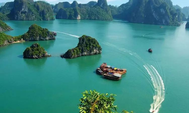 Vietnam: 8-Day Tour of Ha Long Bay Cruise, Cu Chi Tunnel