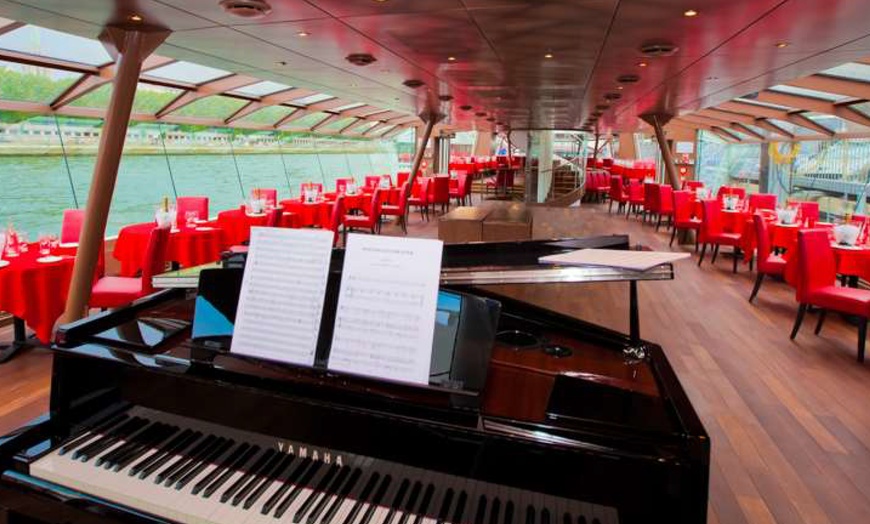 Image 7: Déjeuner ou dîner croisière avec Bateaux Mouches