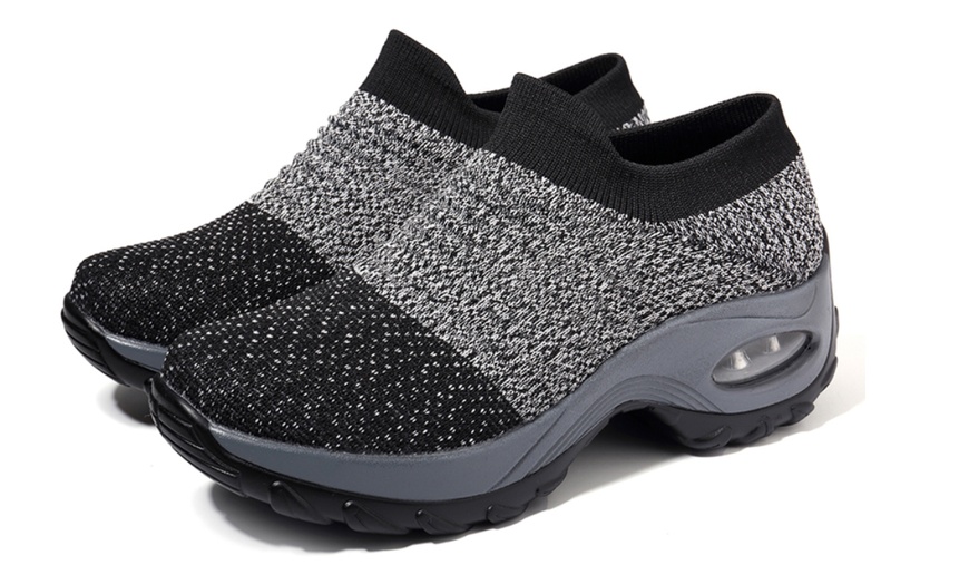 Image 7: Breathable Bubble Trainers