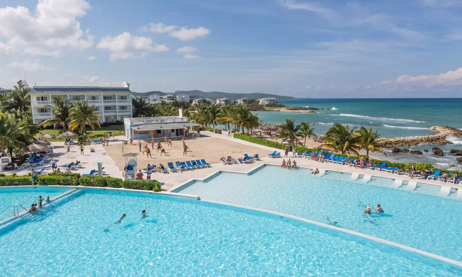 ✈ 4-Night All-Incl Grand Palladium Lady Hamilton Vacation with Air