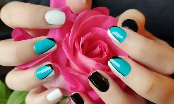 Uñas classy: manicura y/o pedicura clásica con esmalte semipermanente