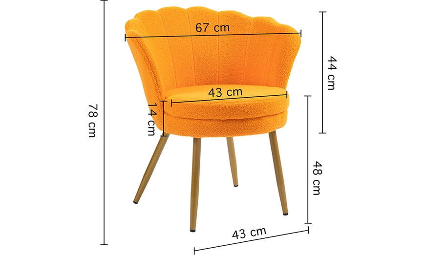 Image 29: Fauteuil "Maddina" effet velours en forme de coquille