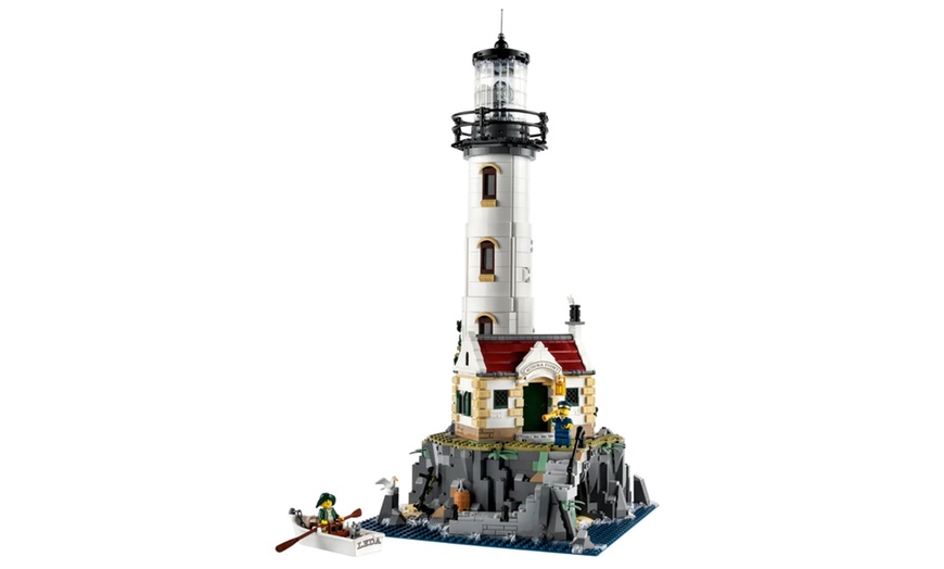 Image 2: LEGO Ideas Motorised Lighthouse 21335