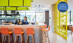 North Ryde: Stay w Wine & Brekky 