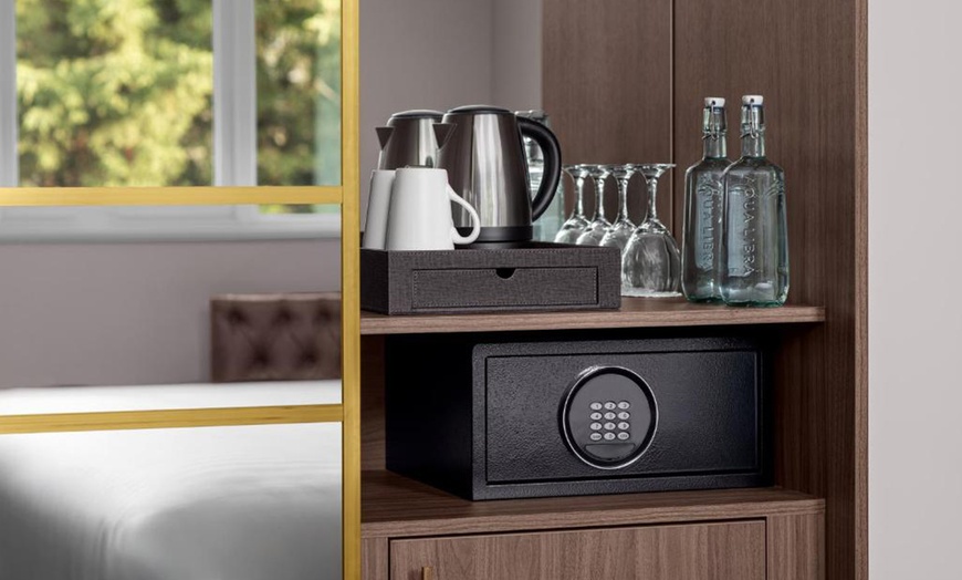 Image 12: Essex: 4* Stay for 2 or 4 with Breakfast and optional Zoo tickets 