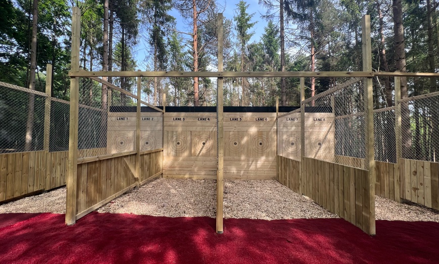 Image 3: Axe Throwing at Axe Throwing Centre