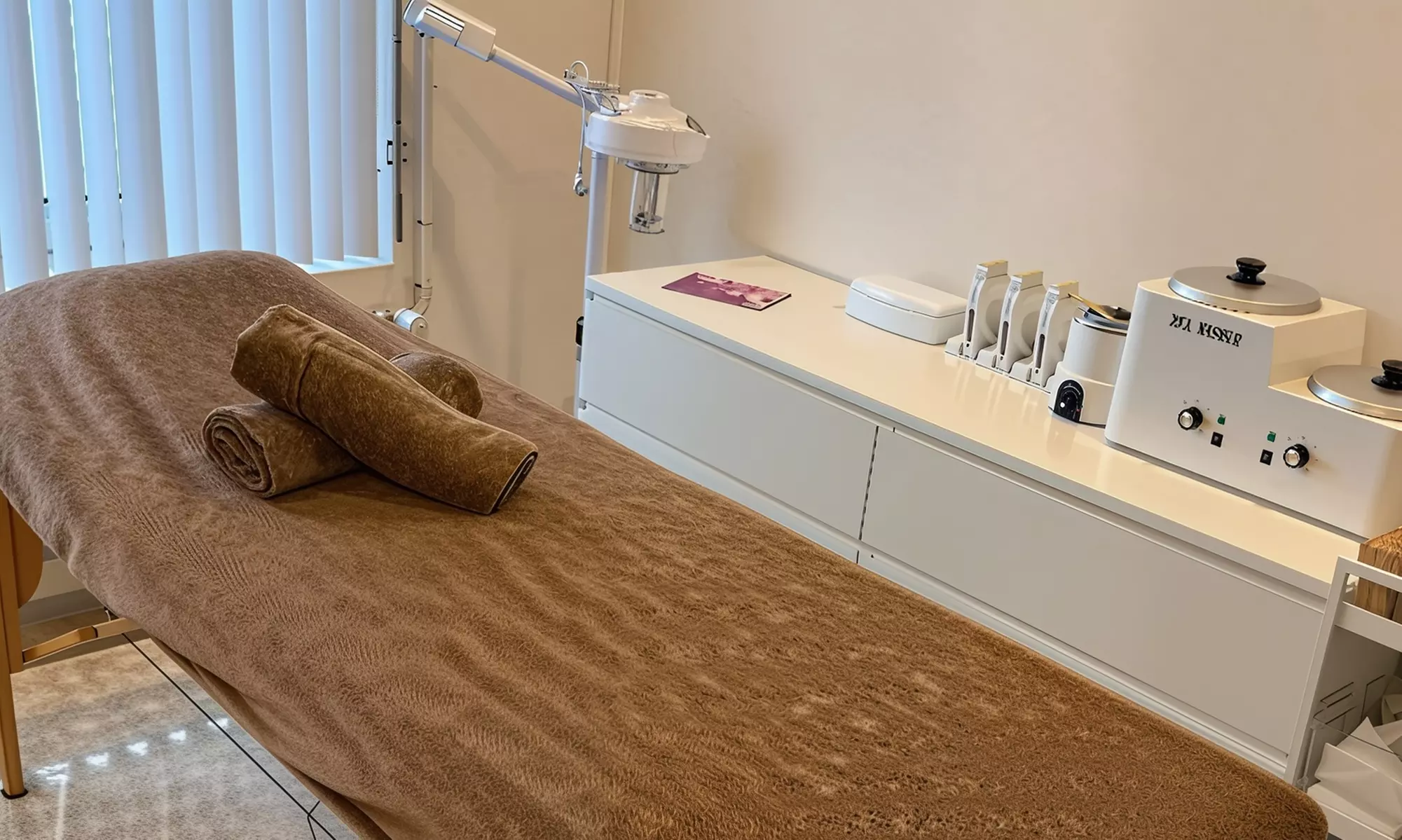 Professioneel waxen met hard en soft wax voor een gladde huid