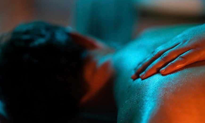 Image 3: 1 o 2 sesiones de masaje relajante de 45 o 60 minutos para 1 persona
