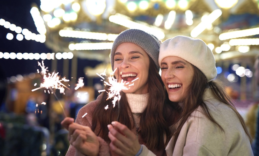 Image 2: 2 horas de búsqueda del tesoro navideño  para 2, 4 o 6 personas