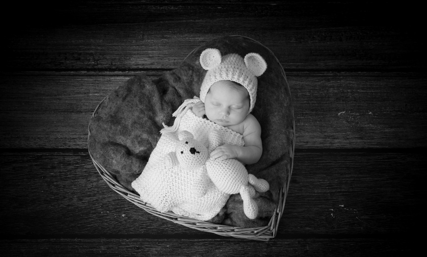 Image 6: Newborn Baby Photoshoot