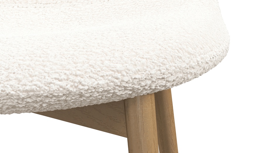 Image 4: Lot de 4 chaises Patty en velours ou tissu bouclé de Doosense