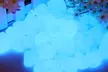 100, 200 ou 300 galets lumineux et fluorescents - Image 2