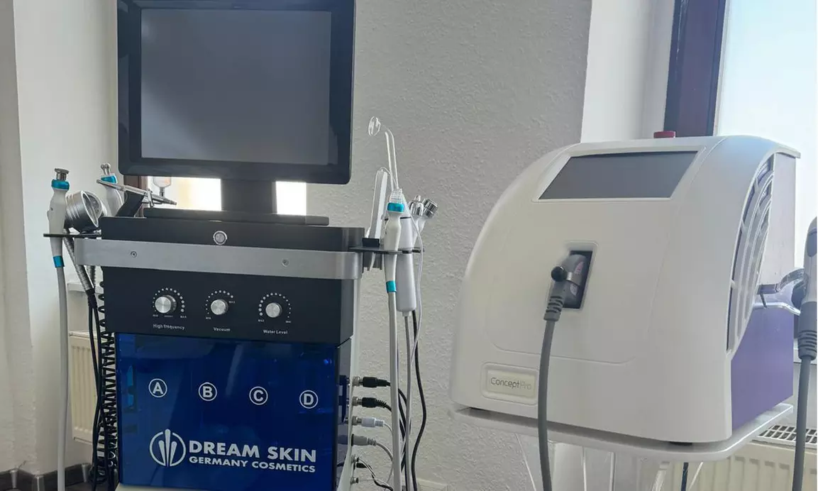 30 - 60 Min. verjüngende Gesichtsbehandlung mit IPL & AHA-Peeling