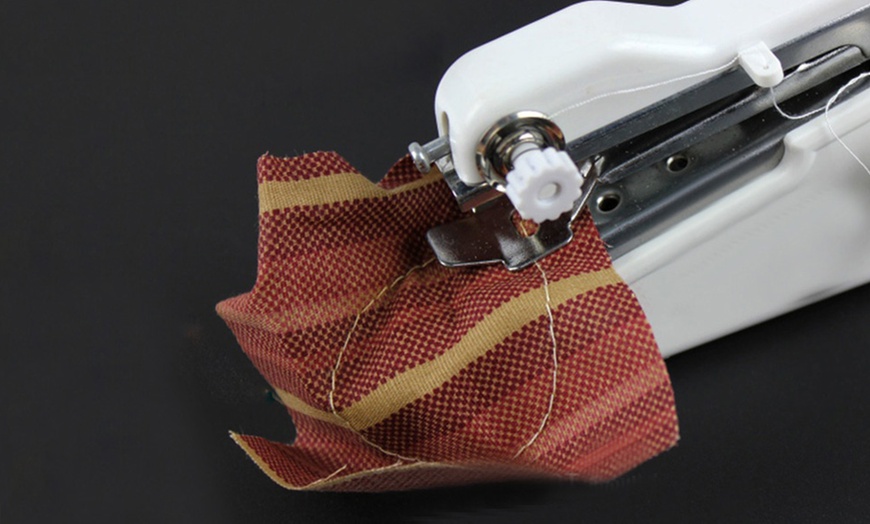 Image 3: Portable Electric Sewing Machine