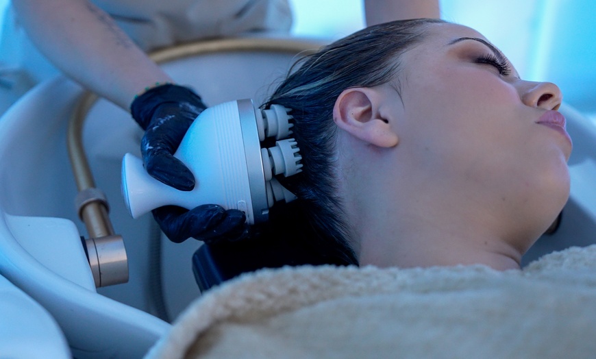Image 13: 60-Minute Deep Scalp Treatment