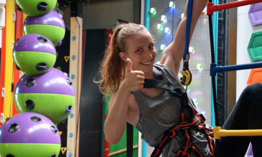 Image 4: Une montée en flèche : escalade en indoor