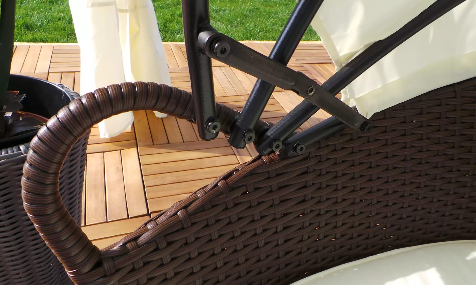 Rotan eiland tuinmeubelset met parasol in kleur naar keuze