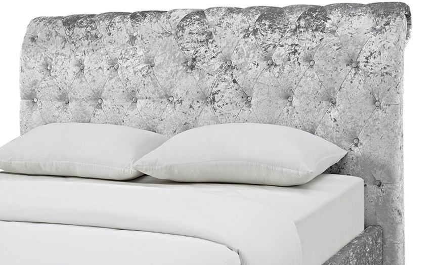 Image 6: Crushed Velvet Storage Bed