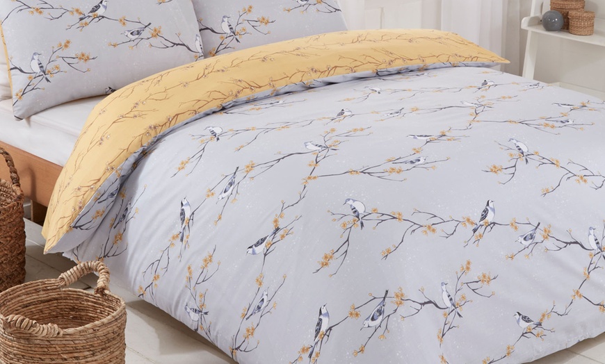 Image 1: Reversible Duvet Set